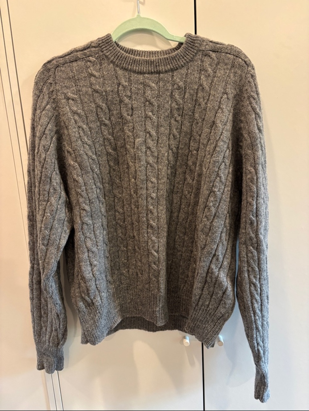 Classic Cable Knit Crewneck Sweater - Gray